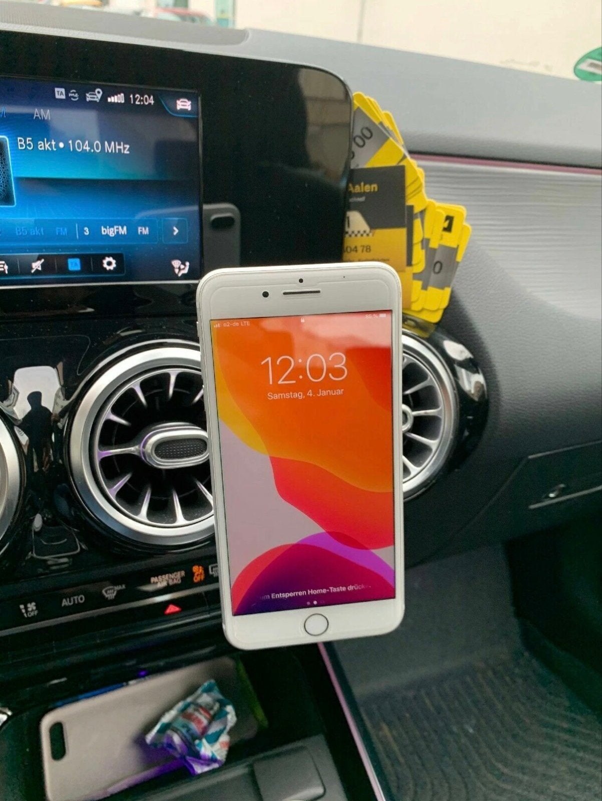 MagSafe Telefoonhouder Mercedes GLA 250e 2025 (2 stuks), Auto diversen, Ophalen of Verzenden, Zo goed als nieuw