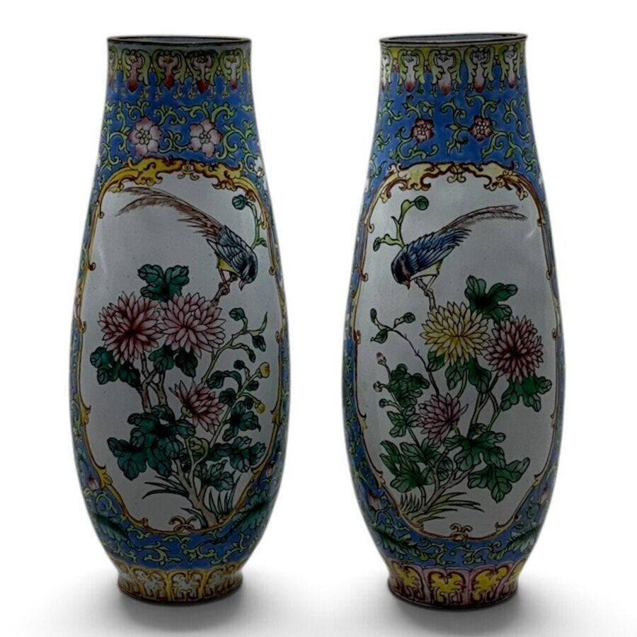 Twee Chinese geëmailleerde vaasjes, Ophalen of Verzenden