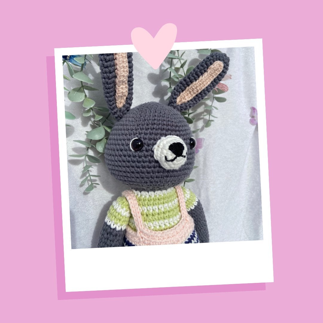 Judy het konijn - Gehaakte Konijn Knuffel, Kinderen en Baby's, Handgemaakt, Grijs, Konijn, Ophalen of Verzenden