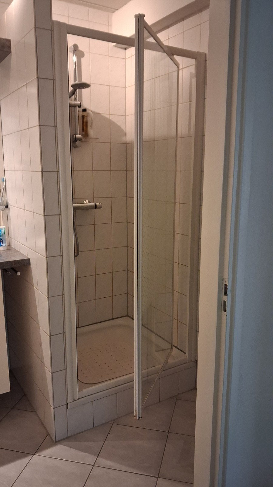 Douchedeur gratis, Ophalen
