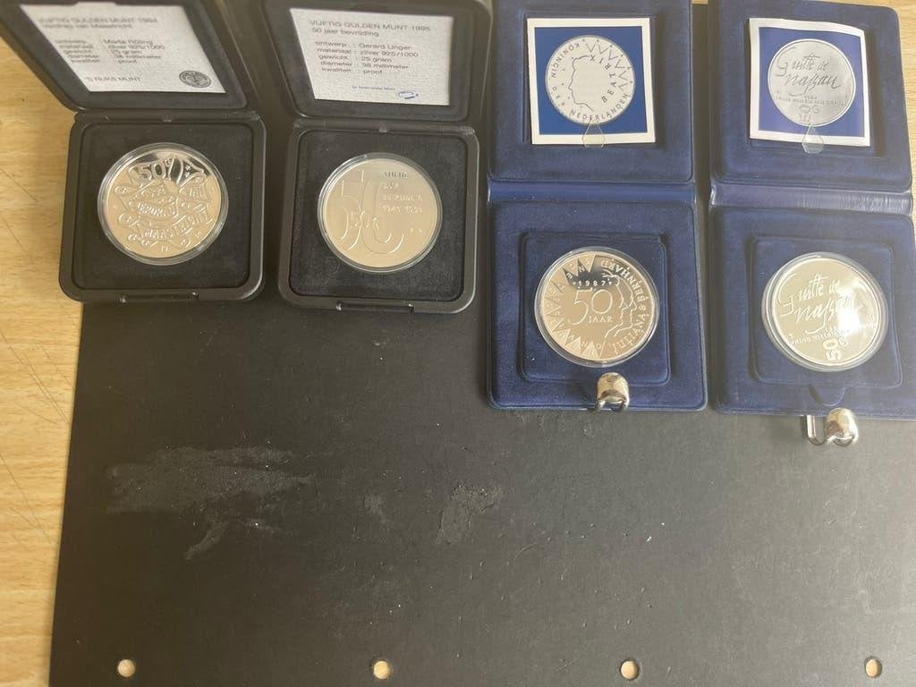 BEATRIX 4 X50 GULDEN  IN CASSETTE   PROOF, Postzegels en Munten, Munten | Nederland, Koningin Beatrix, Zilver, 50 gulden, Verzenden