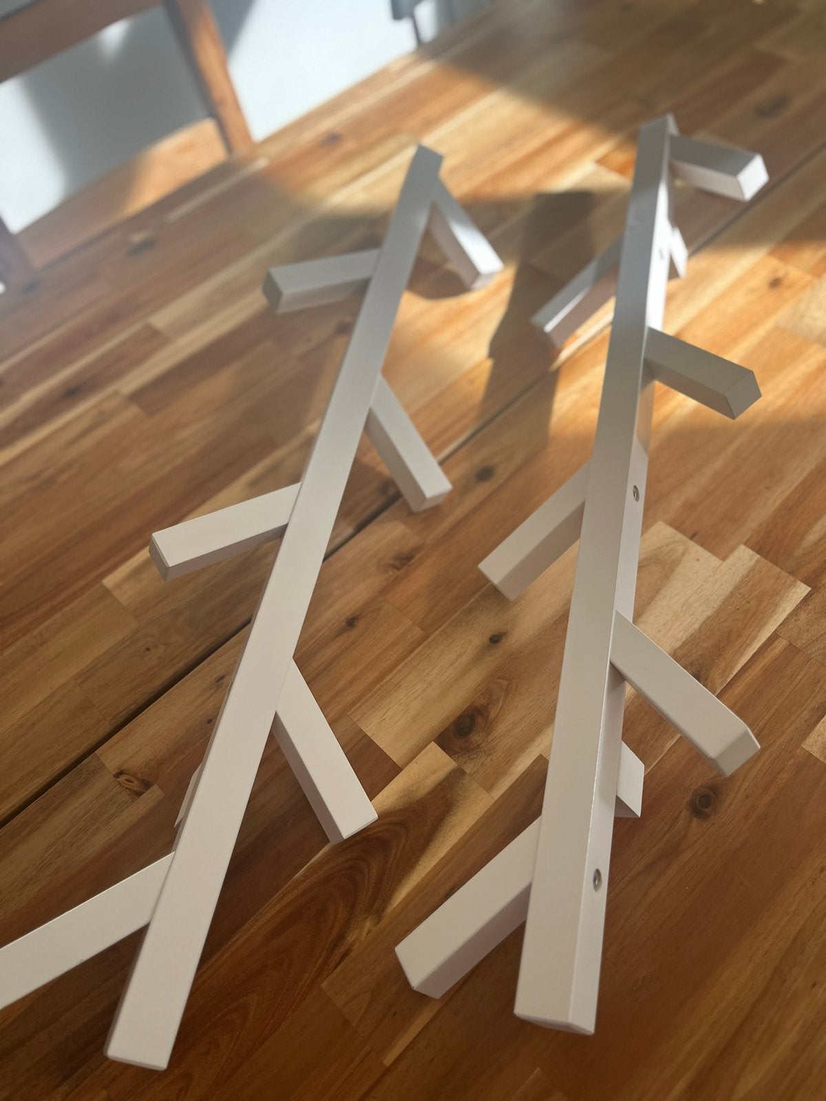 2x IKEA TJUSIG wandkapstok – wit – goede staat, Zo goed als nieuw, Minder dan 100 cm, Hout, Ophalen