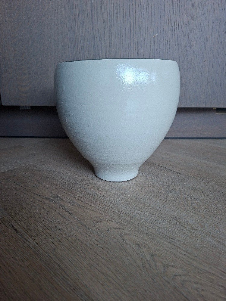 Licht grijze bloempot., Rond, Ophalen of Verzenden, Aardewerk, Minder dan 40 cm