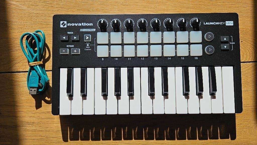 Foto 4 van Novation Launchkey Mini MK2 - MIDI-keyboard