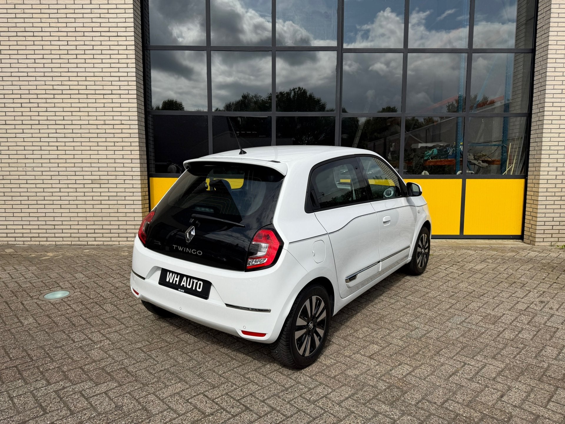 Renault Twingo 90PK Automaat, Groot scherm, stoelverwarming, Auto's, Renault, Gebruikt, Zwart, 4 stoelen, Leder en Stof