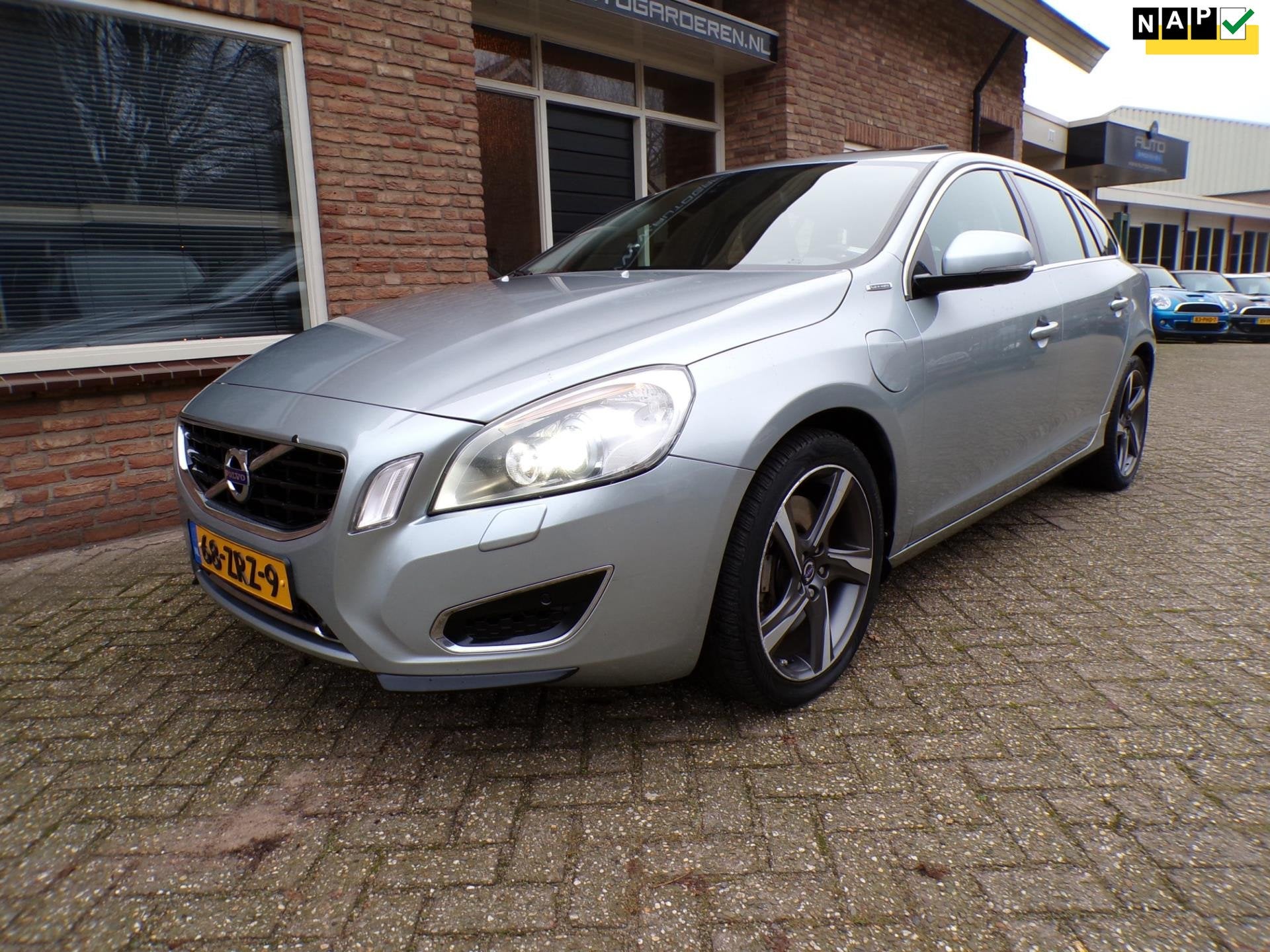 Volvo V60 2.4 D6 AWD Plug-In Hybrid Summum, Auto's, Automaat, Zwart, 1848 kg, Vierwielaandrijving