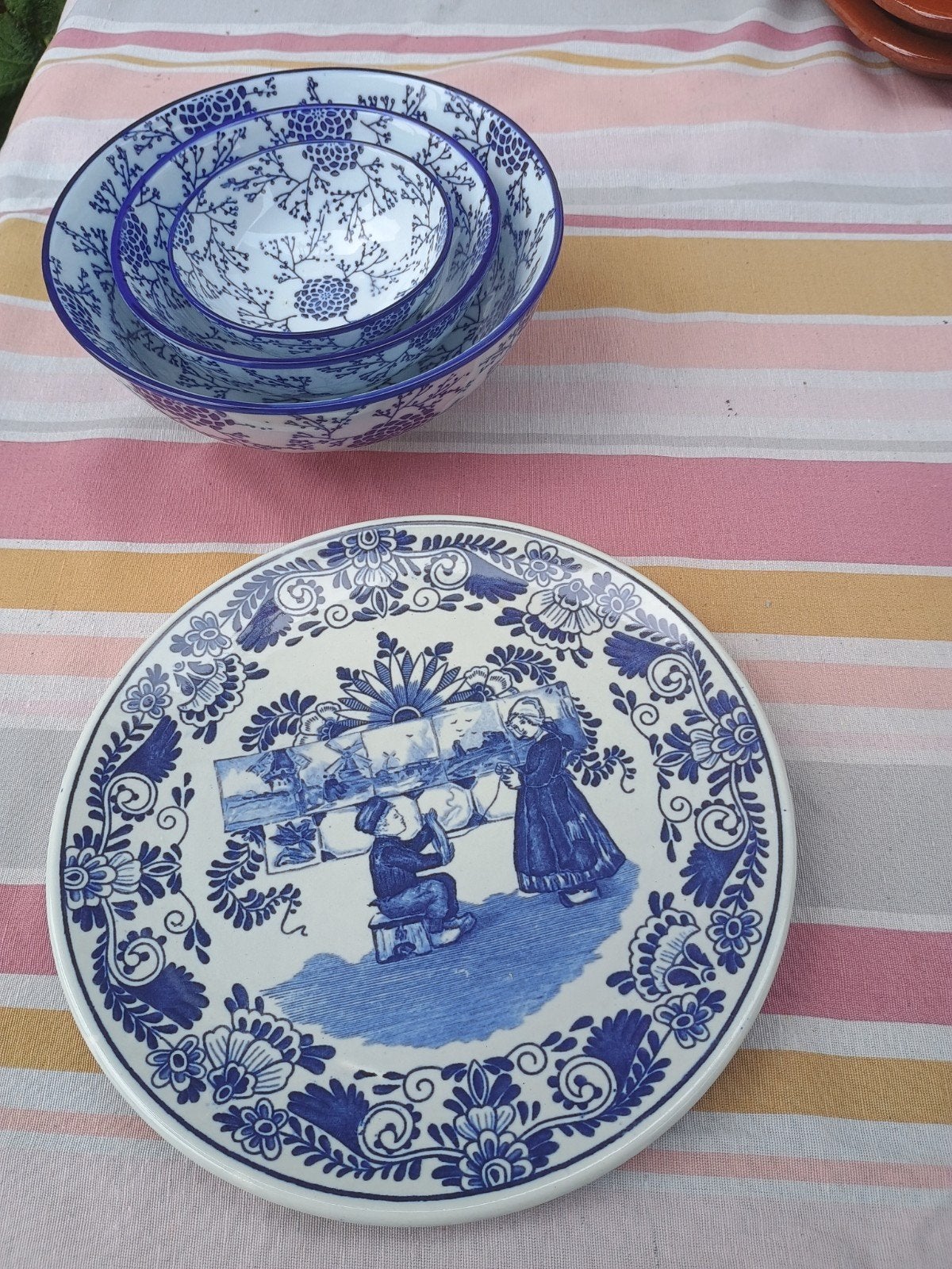 Delfts blauw servies: schaal, kommen en bord, Ophalen