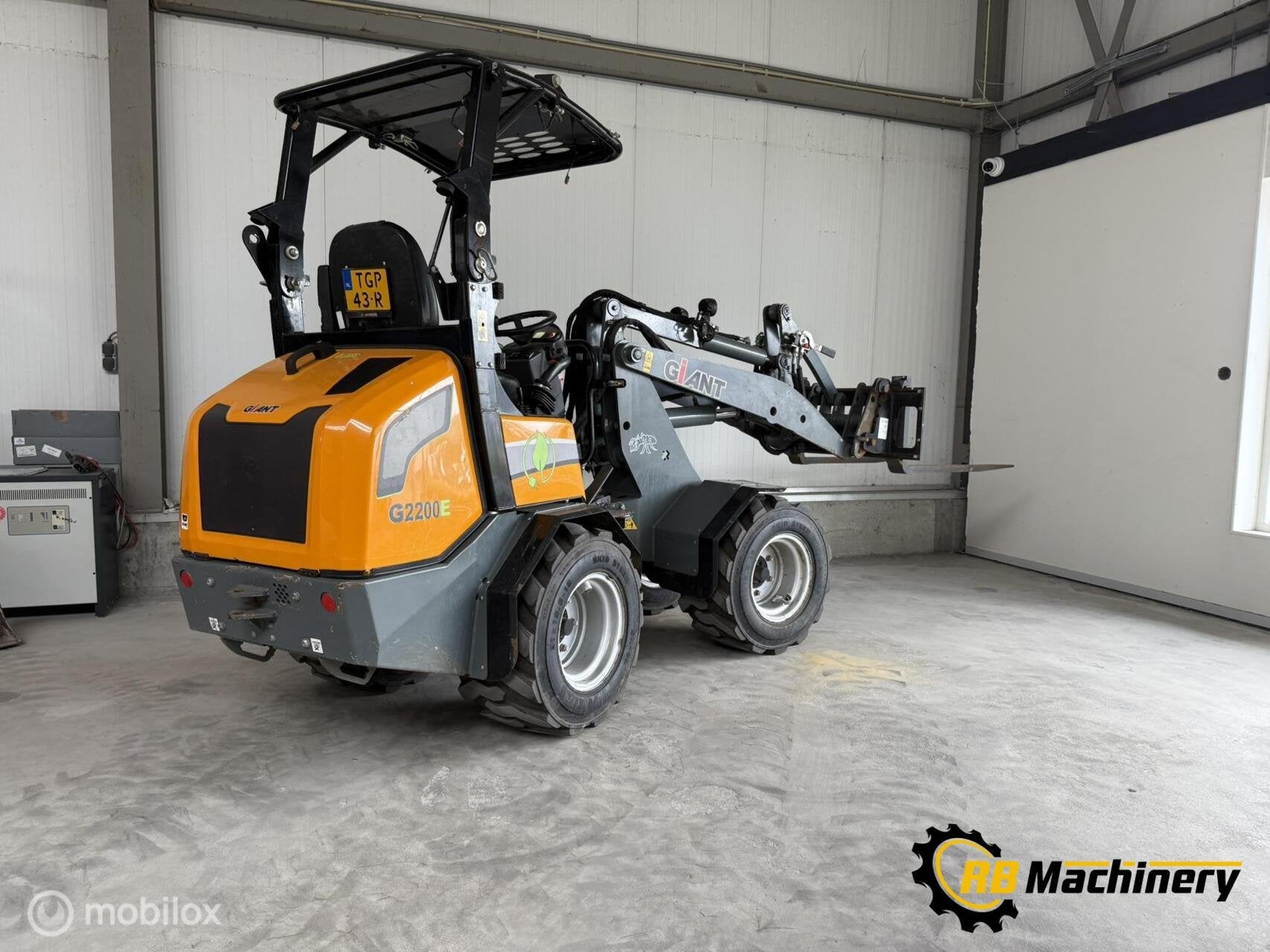 Giant G2200E, Wiellader of Shovel