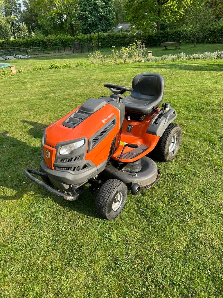 Husqvarna TS 243 in zeer goede staat, Tuin en Terras, Zitmaaiers, Zo goed als nieuw, 90 tot 120 cm, Elektrische starter, Ophalen of Verzenden