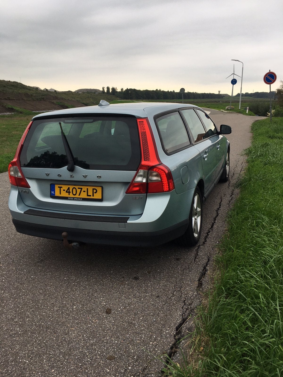 Volvo V70 2.5 T AUT 200pk Young timer, 1800 kg, Zwart, Blauw, 2521 cc