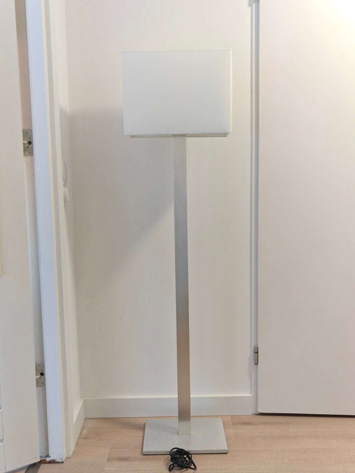 IKEA TOMELILLA Vloerlamp - Modern en Stijlvol incl.hue licht, Ophalen, Gebruikt, E27 (groot), Textiel