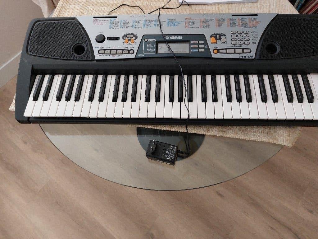 Yamaha PSR-175 keyboard, Yamaha, Ophalen of Verzenden, Aanslaggevoelig, 61 toetsen