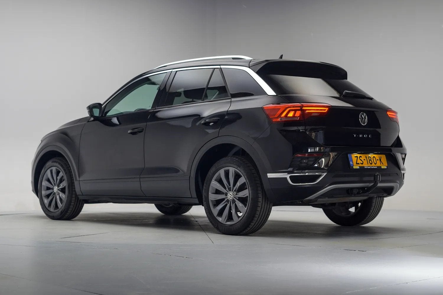 Volkswagen T-Roc 1.0 TSI Style Business [ Adapt. Cruise Clim, Auto's, Gebruikt, 116 pk, Zwart, Origineel Nederlands