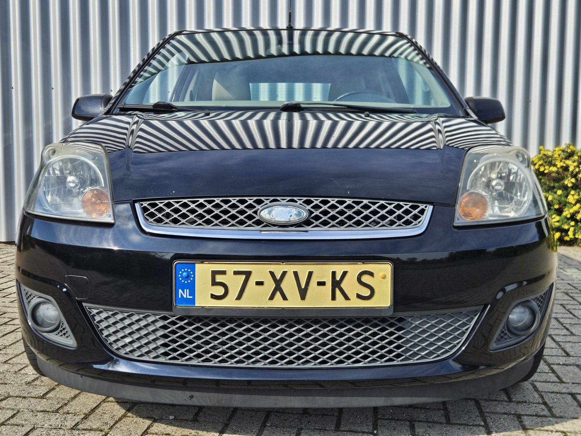 Ford Fiesta 1.6-16V Ghia /Leer/Airco/Voorruitverwarming/PDC/, Voorwielaandrijving, 1596 cc, 101 pk, Zwart