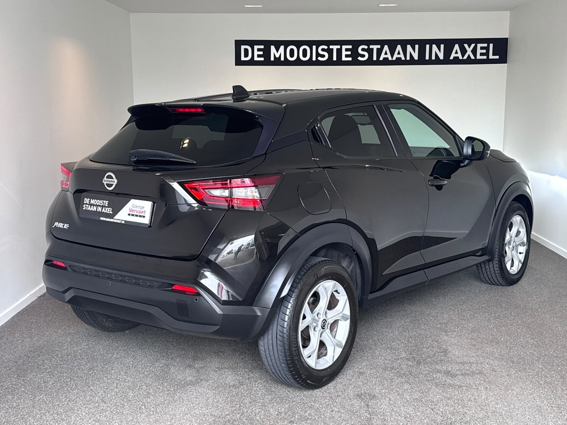 Nissan Juke 1.0 DIG-T N-Connecta, Auto's, Voorwielaandrijving, Stof, Zwart, Bedrijf