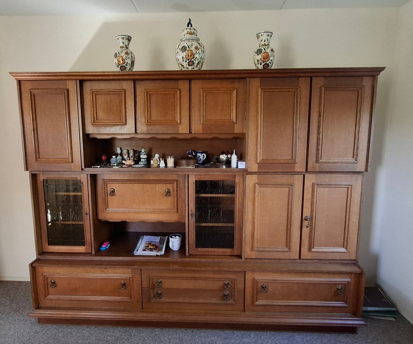 Ruime klassieke eikenhouten wandkast / buffetkast, Huis en Inrichting, Ophalen, Gebruikt, Met deur(en), Eikenhout