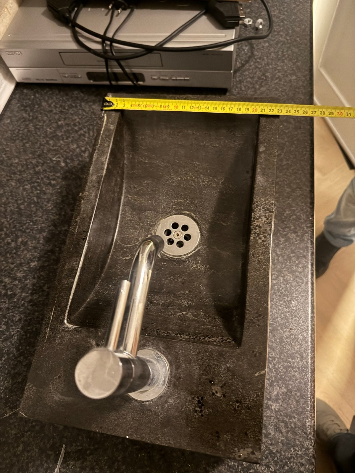 Zo goed als nieuwe fontein toilet met kraan, Ophalen, Zo goed als nieuw, Steen, Toilet