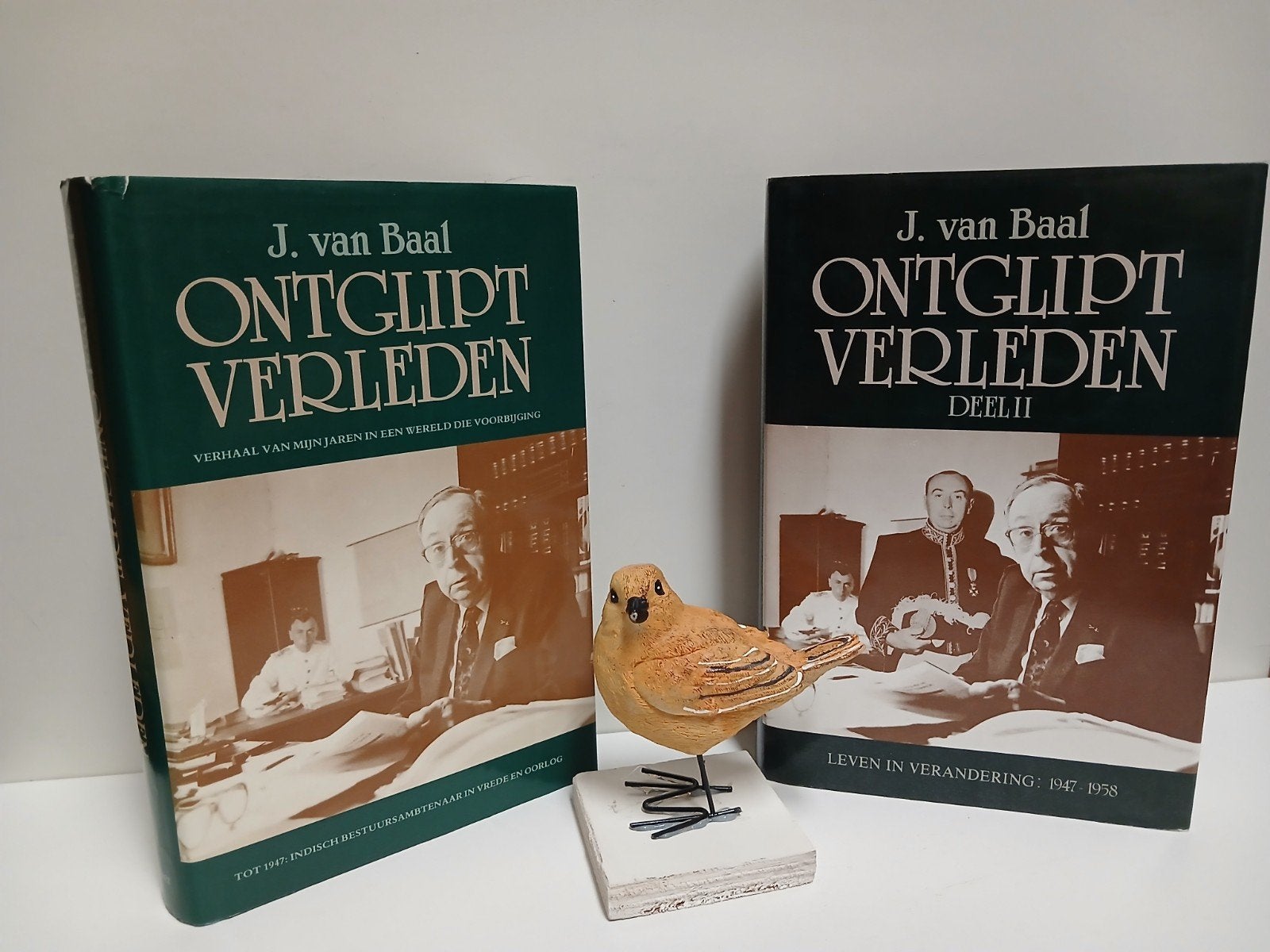 Baal, J. van;  Ontglipt verleden dl 1 en 2 (Ned. Indië), Ophalen of Verzenden, Gelezen, Nederland