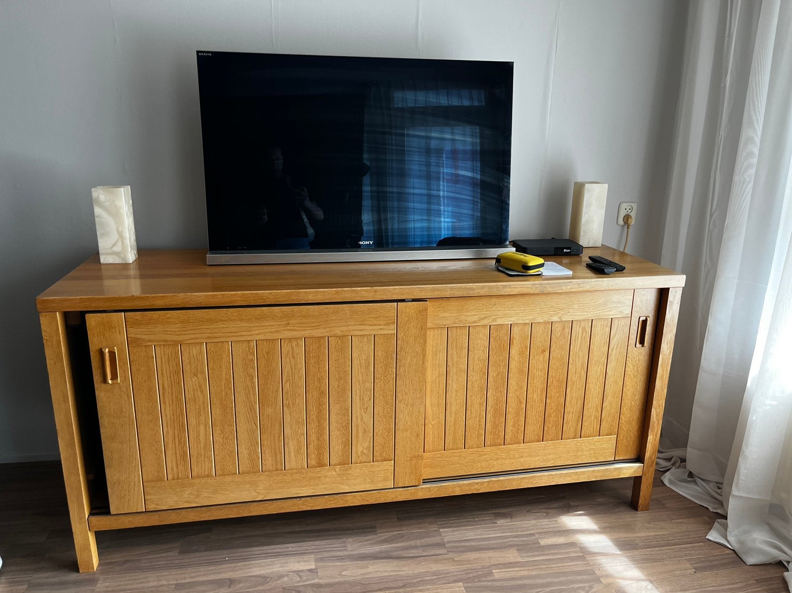 Eiken dressoir  met schuifdeuren RAALTE OPHALEN, Ophalen, Eikenhout, 200 cm of meer, 50 tot 75 cm