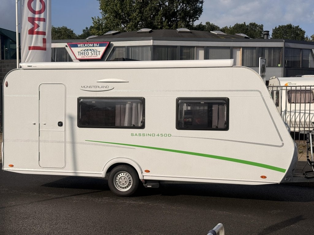 LMC Sassino 450 D met mover, luifel, fietsenrek, zondag open, Caravans en Kamperen, Bedrijf, Treinzit, Overige typen, 5 tot 6 meter