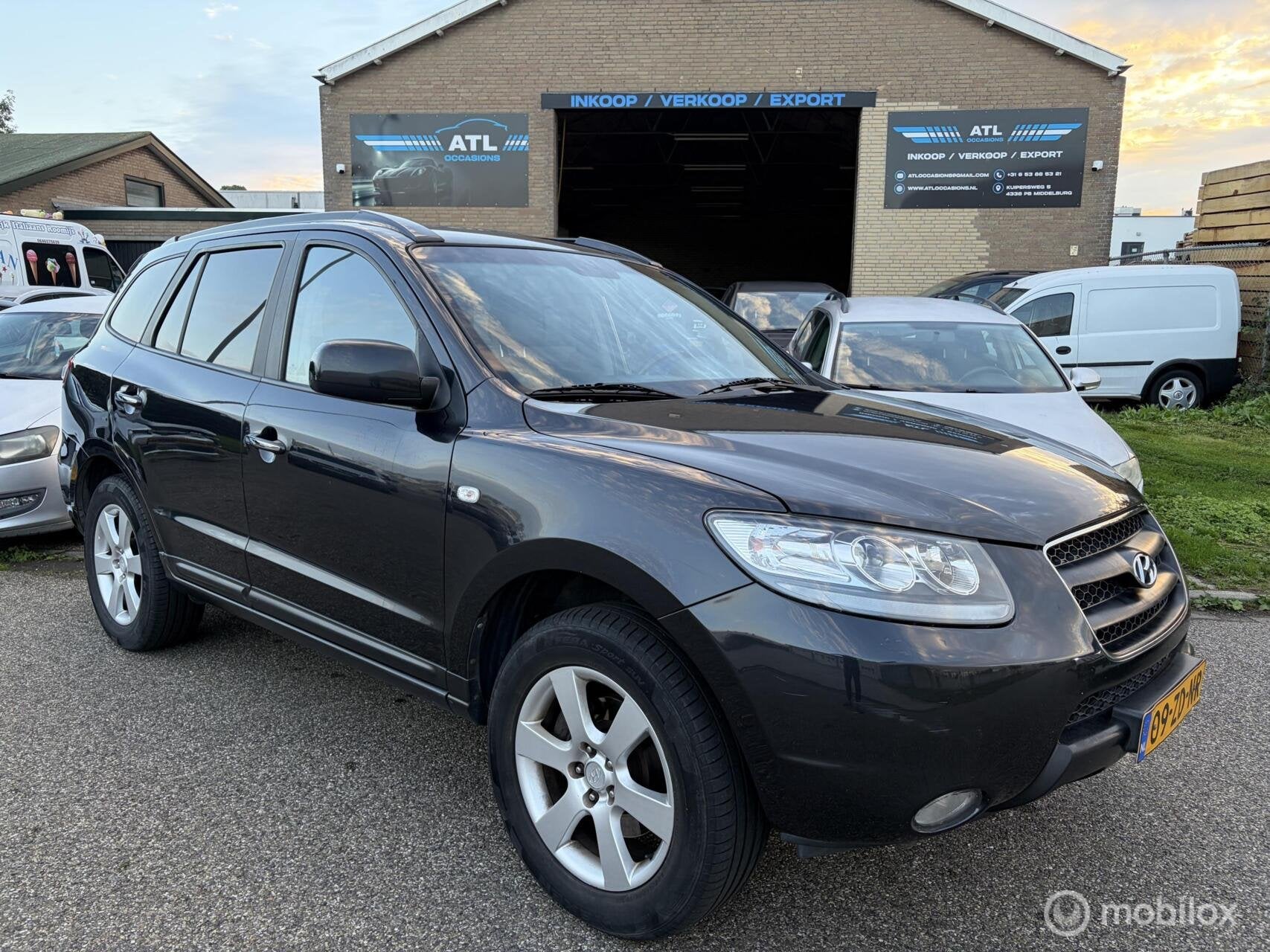 Zeer Nette Hyundai Santa Automaat Fe 2.2 CRDi APK 10/2027!, Auto's, Santa Fe, Gebruikt, 2000 kg, Zwart