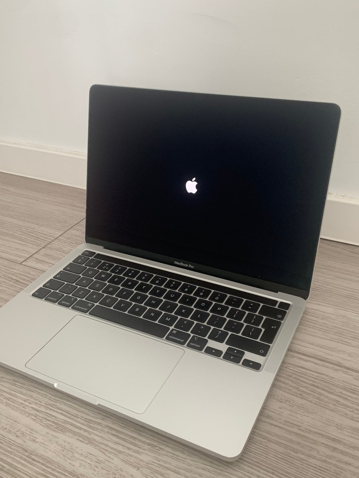 MacBook Pro 13-inch 2020 16GB RAM – 1TB SSD – MDM & EFI Lock, Computers en Software, Apple Macbooks, MacBook Pro, 2 tot 3 Ghz