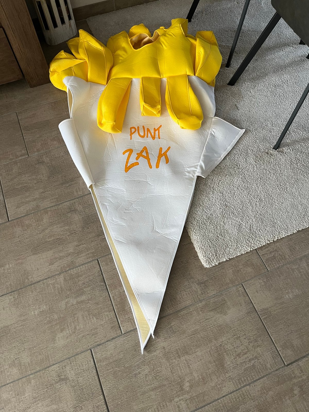 Carnavalskostuum puntzak frites - Val in de prijzen!, Ophalen, Carnaval, Maat 42/44 (L), Zo goed als nieuw