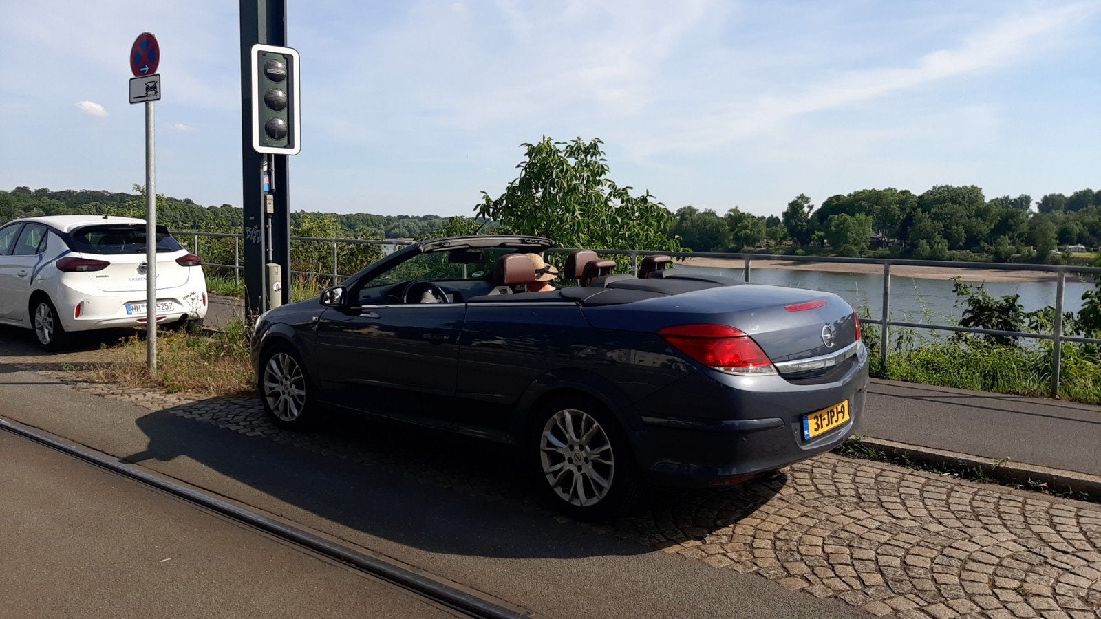 Opel Astra 1.8 16V Twintop 2009 Grijs, Auto's, Voorwielaandrijving, 4 cilinders, Cabriolet, 4 stoelen