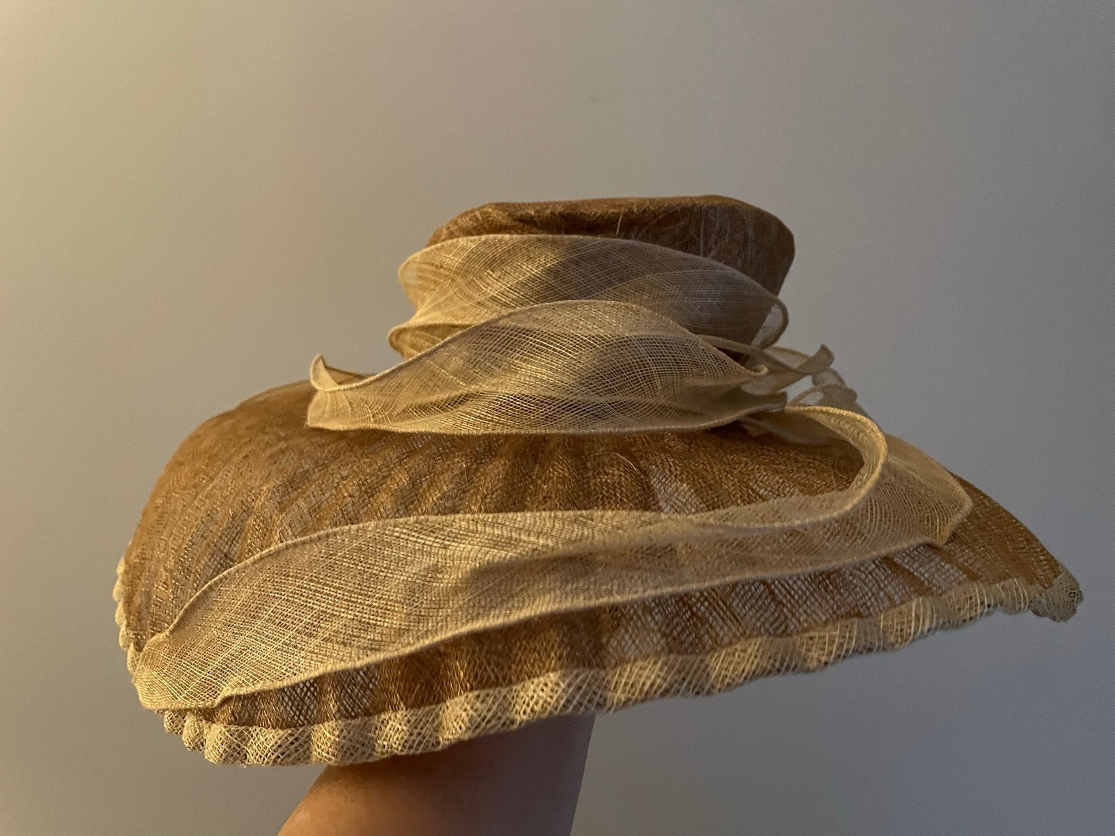 Chique zomerse gelegenheidshoed - van het label Bronté, Kleding | Dames, Hoeden en Petten, Ophalen, Zo goed als nieuw, One size fits all