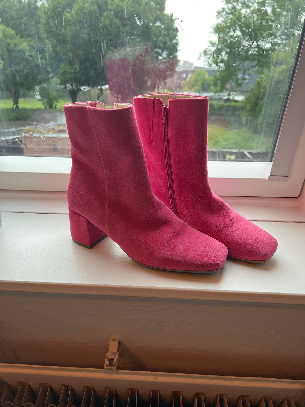 Gabor fuschia suède enkellaarzen, maat 38.5, Lage of Enkellaarzen, Ophalen of Verzenden, Zo goed als nieuw, Roze