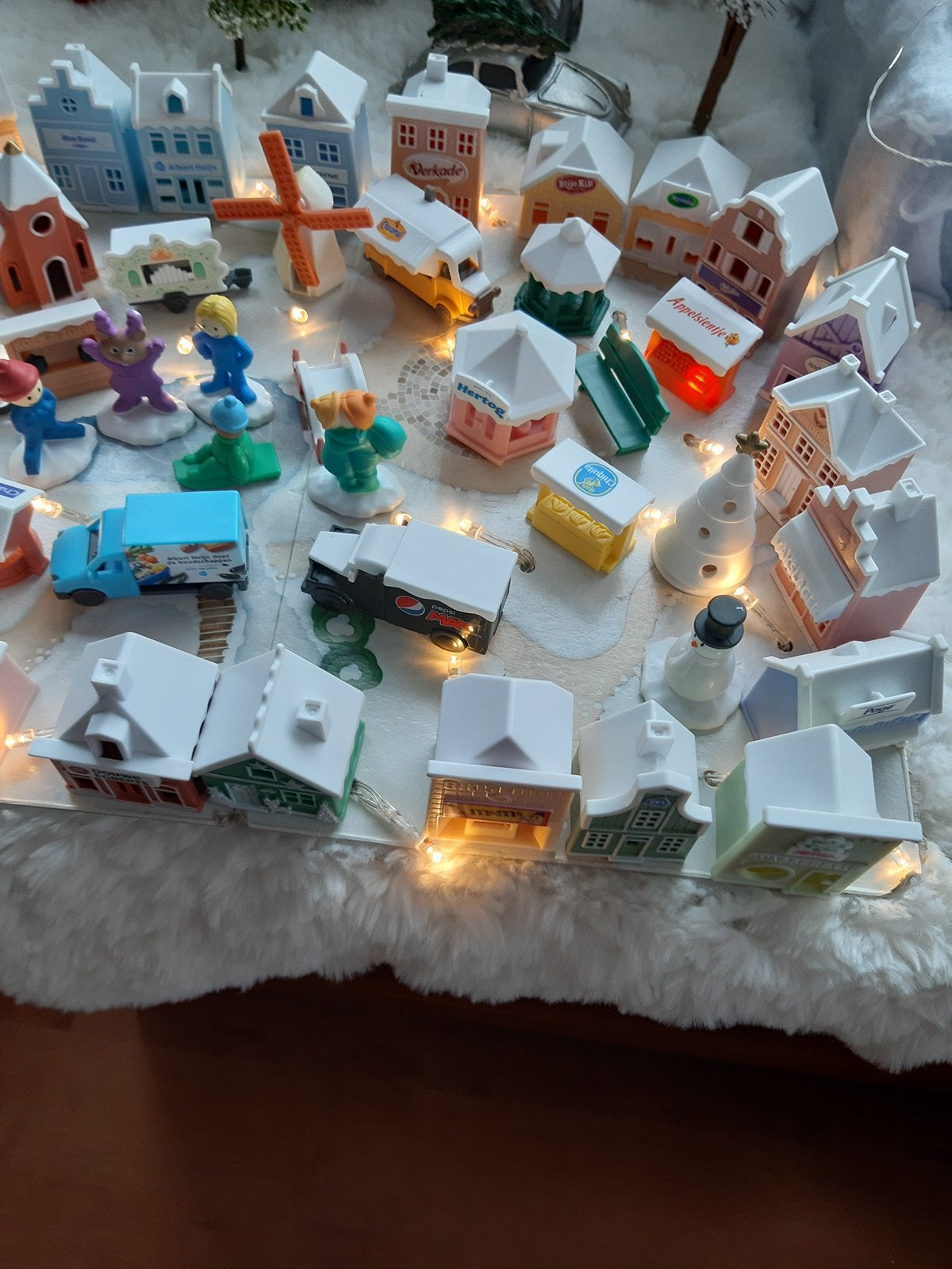 Complete AH kerstdorp met verlichte grondplaat, Diversen, Kerst, Ophalen of Verzenden