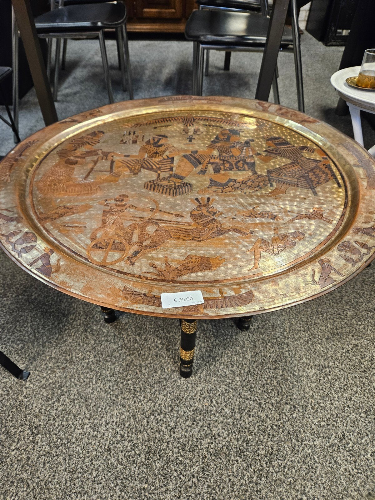 Arabische salontafel met Egyptische afbeeldingen, Ophalen, Gebruikt