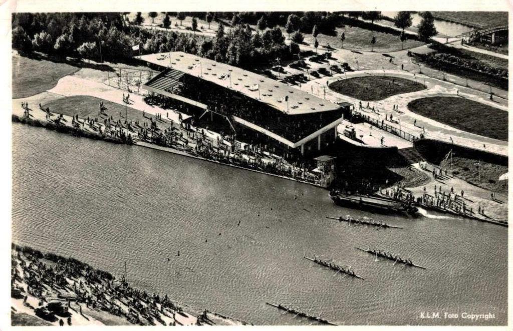 AMSTERDAM 2 kaarten van de Bosbaan Roeien, Verzenden, 1940 tot 1960, Gelopen, Noord-Holland