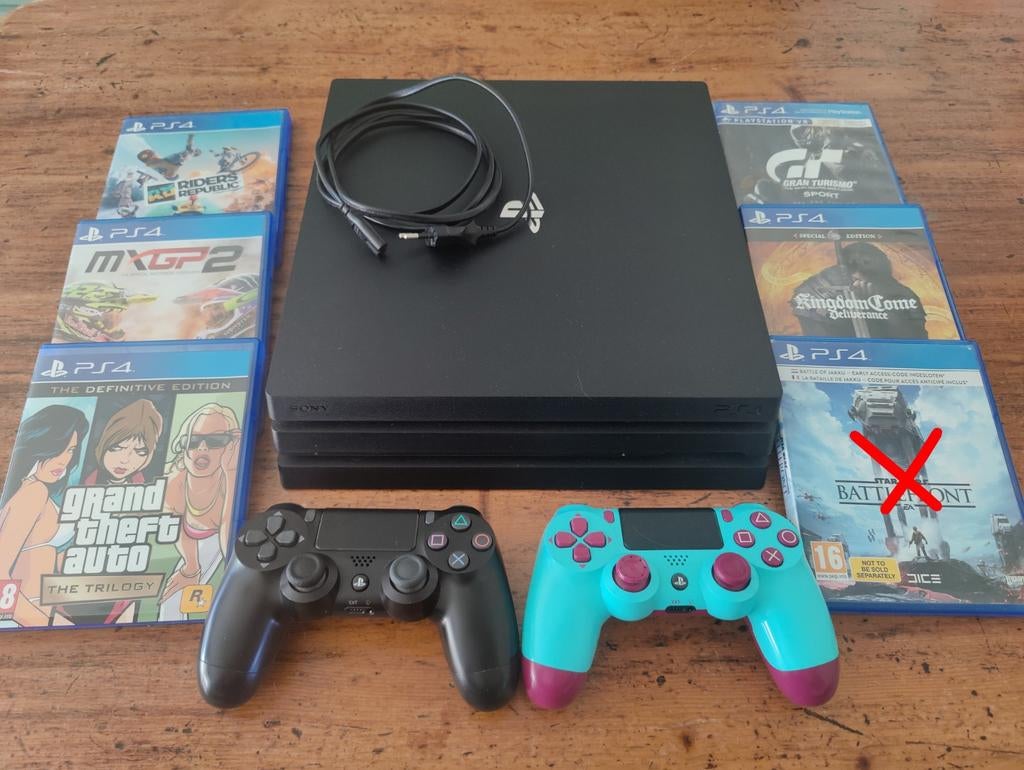 PlayStation 4 Pro 1TB. De CUH-7216B + 2 controllers&5 games, Spelcomputers en Games, Spelcomputers | Sony PlayStation 4, Ophalen