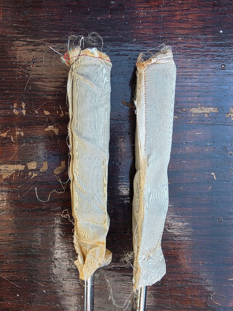 2 kruitzakjes van Duitse 2cm FLaK MESSING hulzen Pulversäcke, Verzamelen, Militaria | Tweede Wereldoorlog, Verzenden, Duitsland