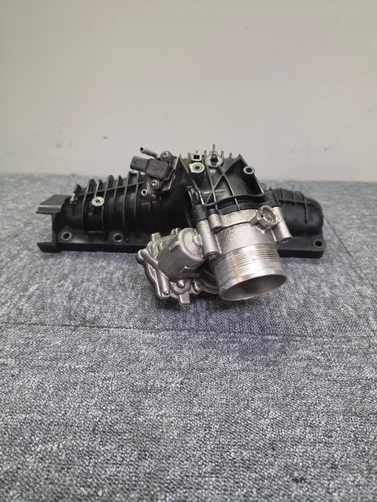 Volkswagen Inlaatspruitstuk + Gasklephuis 04L128063AD, Ophalen
