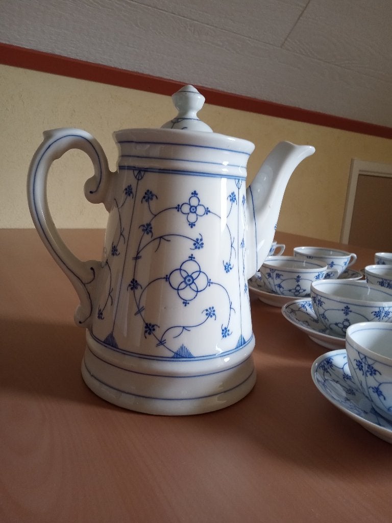 Antieke koffiekan met 11 bijbehorende kop en schotels, Antiek en Kunst, Ophalen of Verzenden