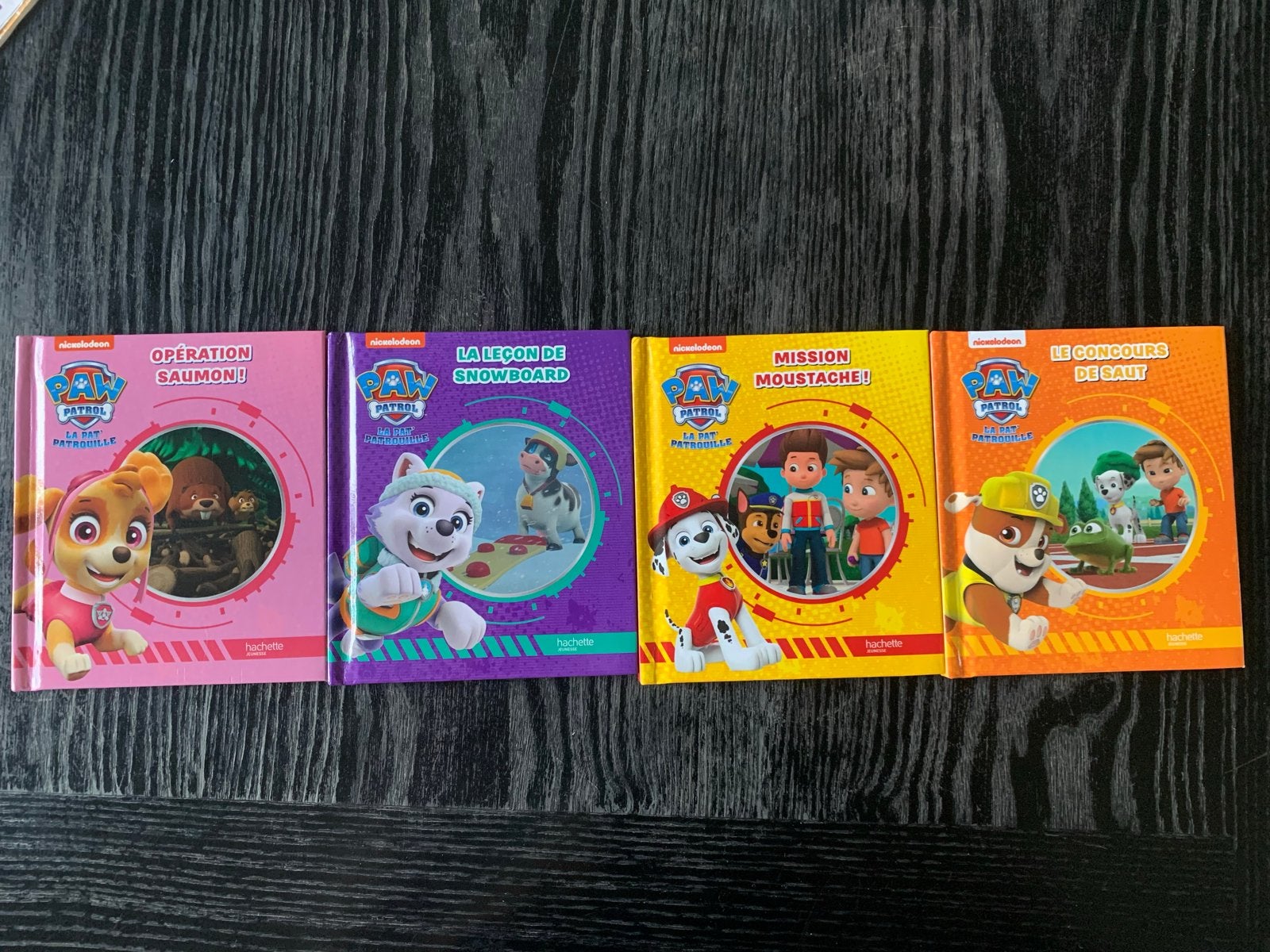 Paw Patrol Boekjes Set - 4 Franstalige Verhalen, Boeken, Ophalen of Verzenden, Zo goed als nieuw, Fictie algemeen
