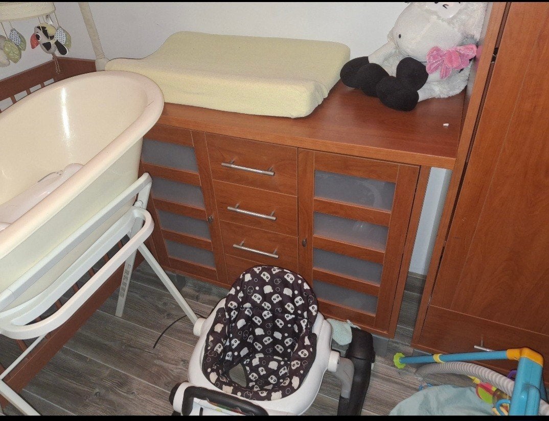 babykamer kinderkamer gratis af te halen.NIEUW, 50 tot 70 cm, 105 cm of meer, Ophalen of Verzenden, Commode