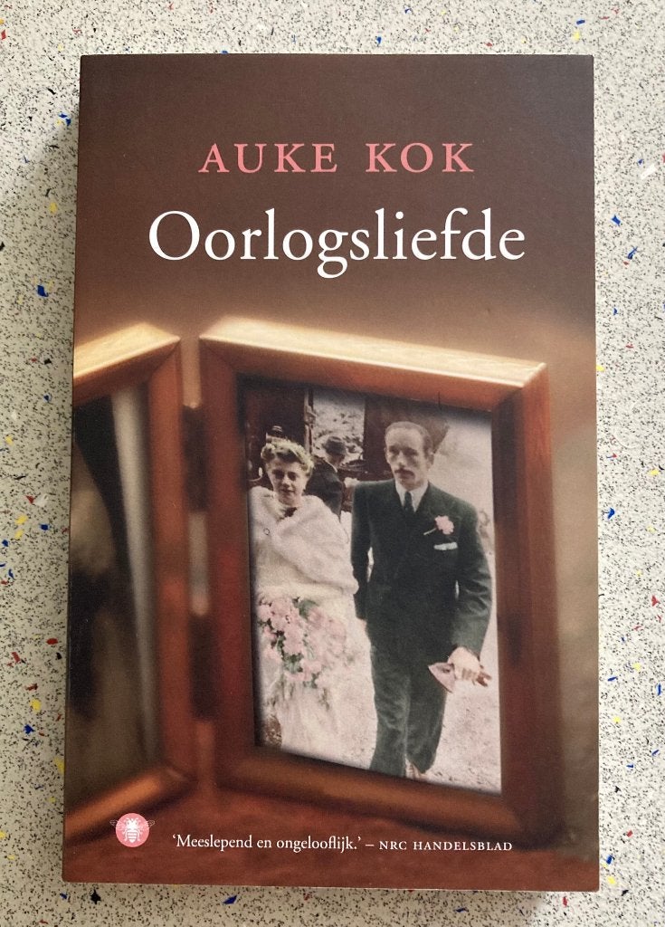 Oorlogsliefde door Auke Kok ( Anton van der Waals ), Tweede Wereldoorlog, Verzenden, Zo goed als nieuw, Algemeen
