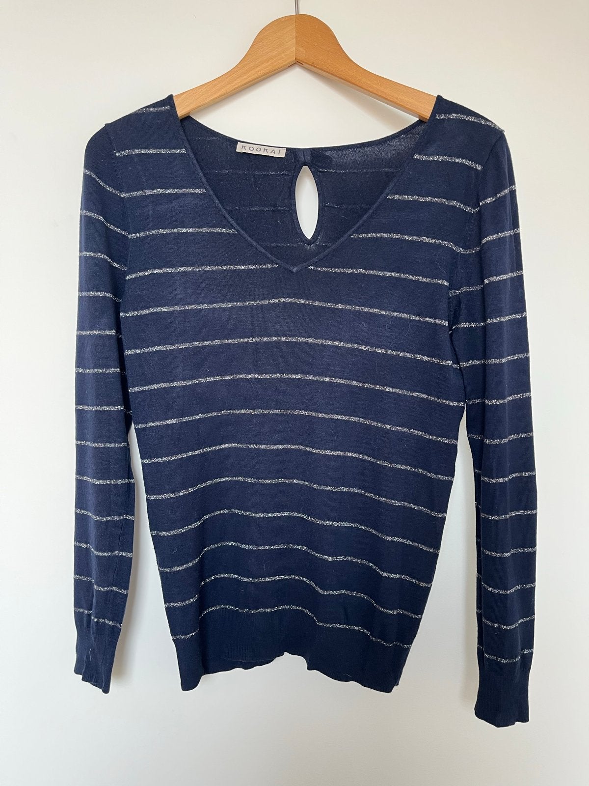KOOKAI gestreepte trui met V-hals en sleutelgatdetail S/36, Ophalen of Verzenden, Zo goed als nieuw, Maat 36 (S), Blauw