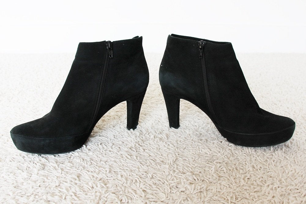 Mooie Suede Unisa Laarsjes (Maat 39) s12 € 20,-, Kleding | Dames, Zwart, Lage of Enkellaarzen, Ophalen of Verzenden, Zo goed als nieuw