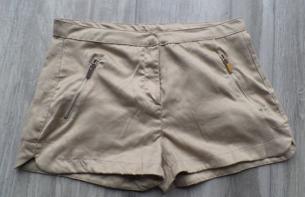 Korte broek M 2 stuks, Maat 38/40 (M), Kort, Beige, Ophalen of Verzenden