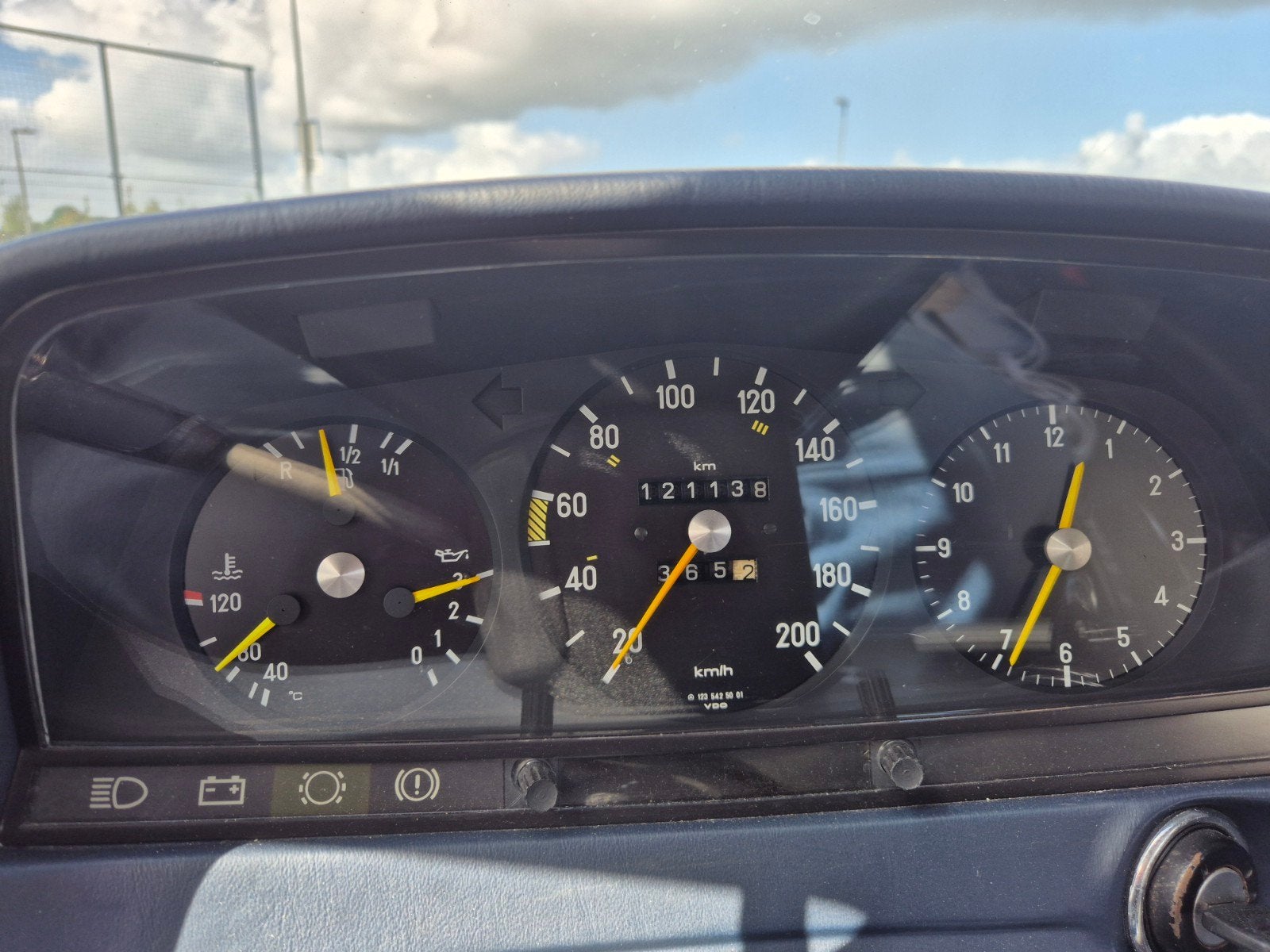 Mercedes Benz 200 uit 1980 belasting vrij, foto 5