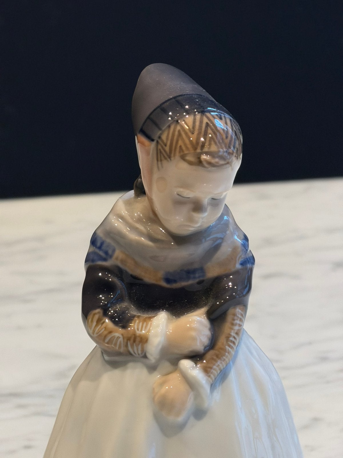 Porseleinen beeldje, meisje in klederdracht, Ophalen, Zo goed als nieuw, Mens