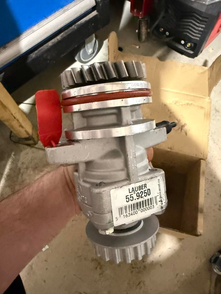 Nieuwe stuurbekrachtigingspomp Lauber Transporter T5 2.5D R5, Ophalen, Nieuw, Volkswagen