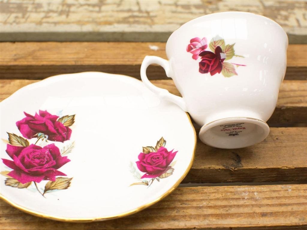 Royal Vale Bone China kop en schotel 14991, Gebruikt, Ophalen of Verzenden, Bord(en), Overige stijlen