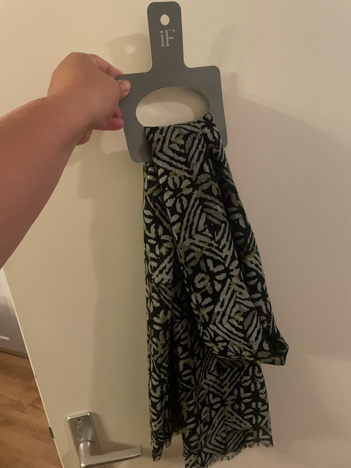 Sjaal shawl sjaaltje nieuw zwart wit geel omslagdoek, Ophalen of Verzenden, Nieuw, Maat 46/48 (XL) of groter, Sjaal