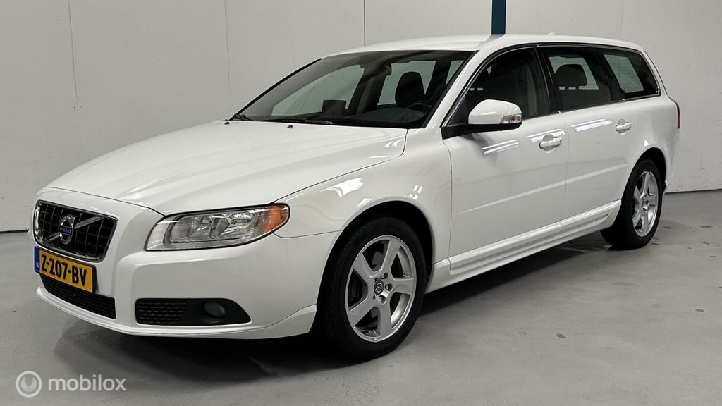 Volvo V70 2.5T Momentum 230PK / AUTOMAAT / NAVI, Parkeersensor, 93 €/maand, Euro 4, Geïmporteerd