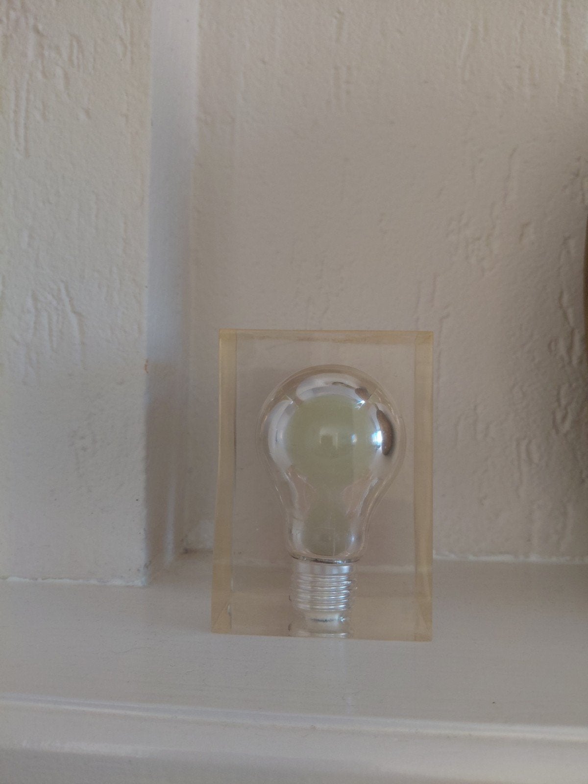 Pierre Giraudon ingekapselde gloeilamp, Ophalen, Object, Wit, Kunststof